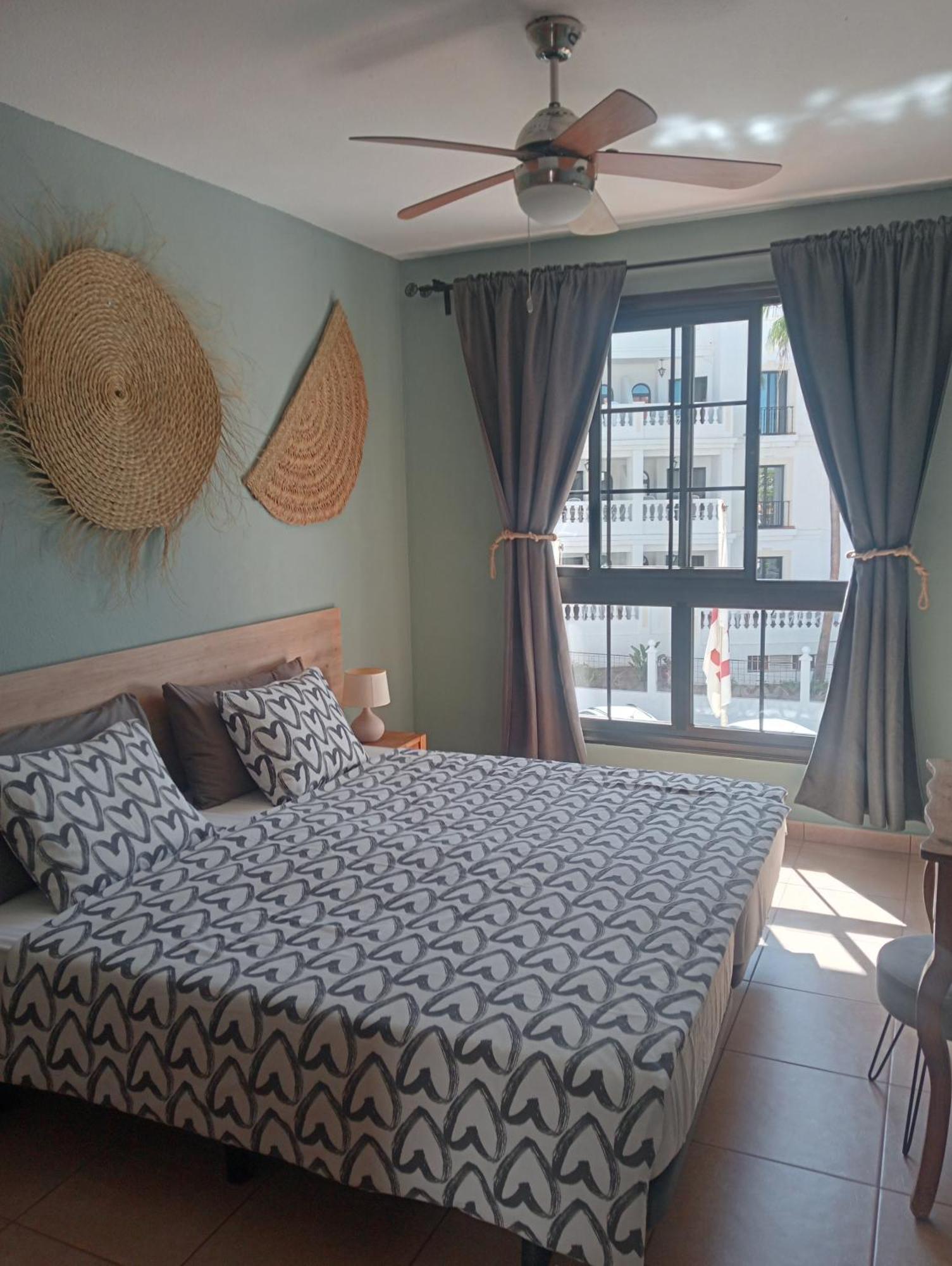 Greatly Located Apartment With Heated Pool, Los Cristianos Los Cristianos  Buitenkant foto