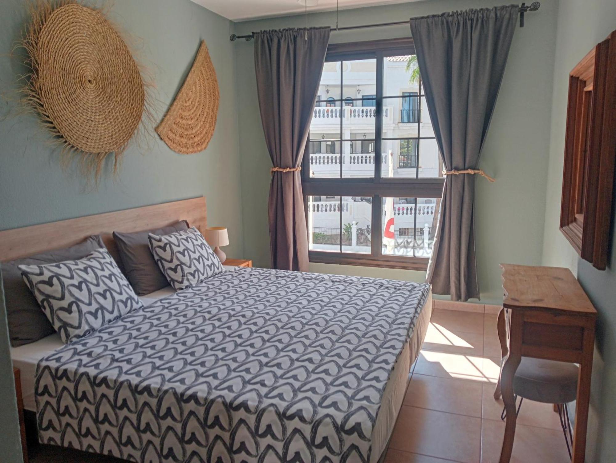 Greatly Located Apartment With Heated Pool, Los Cristianos Los Cristianos  Buitenkant foto